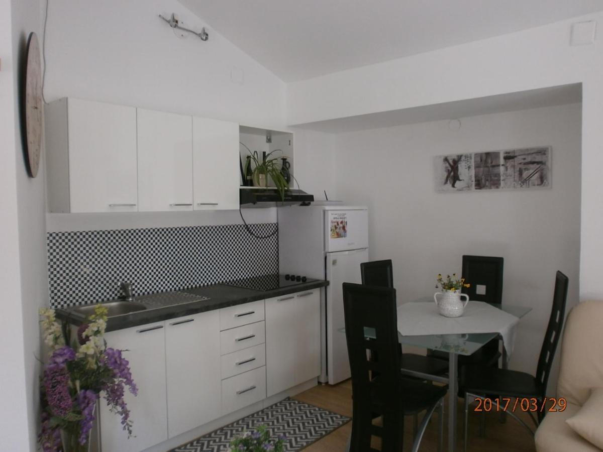Apartments With A Parking Space Samobor, Prigorje - 12869 Exterior foto